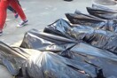 Mαύρες σακούλες με "πτώματα" στους δρόμους της Λάρισας για την τραγωδία το Αιγαίο