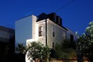 Αυτό το σπίτι στο Κεφαλάρι κρύβει design και χρώμα που δεν φαντάζεστε