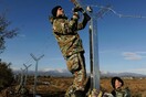 Ο στρατός των Σκοπίων υψώνει σήμερα φράχτη στα σύνορα με την Ελλάδα