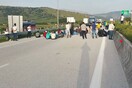Κλειστή η Εγνατία οδός από πρόσφυγες που κάνουν καθιστική διαμαρτυρία