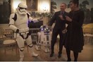 To ζεύγος Ομπάμα γιορτάζει την ημέρα «Star Wars» και χορεύει φανταστικά παρέα με τους Stormtroopers (βίντεο)