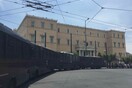 Κλούβες έχουν περικυκλώσει τη Βουλή - Σε εξέλιξη τα συλλαλητήρια στο Σύνταγμα