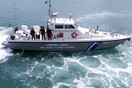Σκάφος του Λιμενικού καταδίωξε διακινητή και προσάραξε στις τουρκικές ακτές