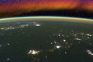 Εντυπωσιακό time lapse της NASA δείχνει τα χρώματα να στροβιλίζονται πάνω από τη Γη
