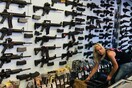 Οι ΗΠΑ γιόρτασαν τη «Μαύρη Παρασκευή» κάνοντας ιστορικό ρεκόρ αγοράς όπλων