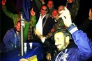 Ο Ηλίας Ψινάκης πήγε στο μπλόκο του Μαραθώνα και φωτογραφήθηκε με τους αγρότες
