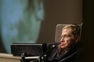 Ο Stephen Hawking δίνει συγχαρητήρια για τα βαρυτικά κύματα και για πρώτη φορά καυχιέται για κάτι