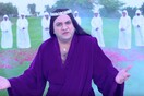 Ο Πακιστανός "Άγγελος" Taher Shah έχει κάνει το διαδίκτυο να παραμιλάει