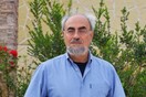 Ο λογοτέχνης Γιώργος Σκαμπαρδώνης συμπυκνώνει την κοσμοθεωρία του μέσα από τρεις απαντήσεις
