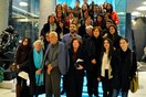 27 εθελοντές «υιοθέτησαν» για μια νύχτα 19 παππούδες και γιαγιάδες, και τους συνόδευσαν στο θέατρο!