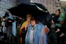 Χιλιάδες Αργεντίνοι διαδήλωσαν στη βροχή και παρακαλούσαν τον Μέσι να μην αφήσει την εθνική τους