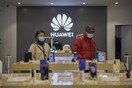 ΗΠΑ: Η Xiaomi εκτός μαύρης λίστας Τραμπ - «Απειλή για την εθνική ασφάλεια» η Huawei 