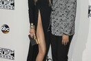 Η Chrissy Teigen τόλμησε το εφέ με τα σκισίματα χωρίς εσώρουχο, το ατύχημα έγινε, σχολιάστηκε και τελικά απαντά...