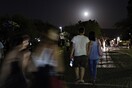 21 σαγηνευτικές φωτογραφίες από την Πανσέληνο του Aυγούστου