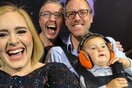 Η Adele ανέβασε στη σκηνή γκέι ζευγάρι μπαμπάδων με το μωρό τους και προκάλεσε παραλήρημα