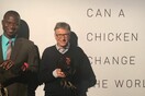 Ο Bill Gates αποφάσισε να βοηθήσει τις φτωχές οικογένειες της Αφρικής χαρίζοντάς τους κοτόπουλα