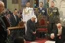 Η γονυκλισία Παυλόπουλου δίπλα σε στρατιωτικούς και ιερείς προκαλεί ανατριχίλες...