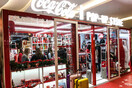 Χριστούγεννα παρέα με το εντυπωσιακό Coca-Cola Pop-Up Store!