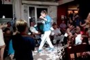 Το ζεϊμπέκικο της Άννας Κορακάκη (video)