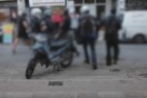 Ομάδες αντιεξουσιαστών καταδίωξαν διακινητές ναρκωτικών στην πλατεία Εξαρχείων (βίντεο)