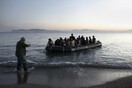 Πλαστική βάρκα με πρόσφυγες εντοπίστηκε ανοιχτά της Λέσβου