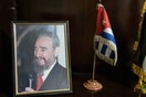 Live: Άνθρωποι θρηνούν το θάνατο του Κάστρο στην κουβανική πρεσβεία, στη Μόσχα