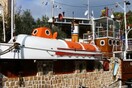 Ο Καπετάν-Γιάννης έκτισε το σπιτικό του στο Κρυονέρι Αττικής. Και είναι ένα καράβι.