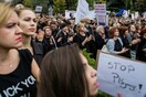 Χιλιάδες μαυροφορεμένοι Πολωνοί στους δρόμους κατά της ολικής απαγόρευσης της άμβλωσης