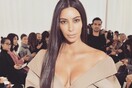 Η Kim Kardashian εμφανίζεται χωρίς μακιγιάζ σε επίδειξη μόδας και το ίντερνετ διχάζεται, απορεί, γελά...