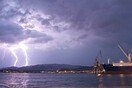 Βόλος: Μπουρίνι σάρωσε τη νύχτα τον Βόλο