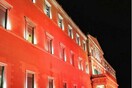 Πορτοκαλί θα φωταγωγηθεί απόψε η Βουλή, για την Παγκόσμια Ημέρα εξάλειψης της Βίας κατά των Γυναικών