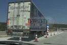 Ασυνήθιστο ατύχημα στην Εγνατία Οδό - Οδηγός νταλίκας τραυματίστηκε από το λάστιχο του οχήματος