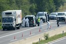 Βαρύτατες κατηγορίες στους 11 υπόπτους για τον θάνατο 71 προσφύγων μέσα σε φορτηγό στην Αυστρία το 2015