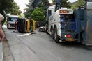 Ανετράπη σχολικό μετά από σύγκρουση - Δεν επέβαιναν παιδιά