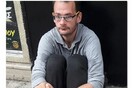 Γιατί κάποιος να βοηθήσει τον συγκεκριμένο άστεγο στο κέντρο της Αθήνας