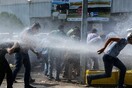 Χρήση δακρυγόνων από την τουρκική αστυνομία σε διαδηλωτές της Πρωτομαγιάς στην Κωνσταντινούπολη