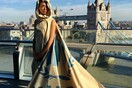 Μετέτρεψαν σκηνή προσφύγων σε φόρεμα για να ευαισθητοποιήσουν για το μεταναστευτικό