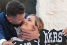 Ηλεία: Δασκάλα παντρεύτηκε το δάσκαλο της διπλανής τάξης με παρανυφάκια τις μαθήτριες