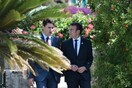 Μακρόν και Τρουντό κάνουν βόλτα σε έναν υπέροχο, ανθισμένο κήπο και το ίντερνετ παθαίνει αμόκ