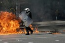 Μολότοφ στα Εξάρχεια το μεσημέρι