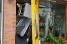 Ανατίναξαν ATM στα Καμένα Βούρλα-Αστυνομία και κάτοικοι μάζευαν χαρτονομίσματα τα ξημερώματα
