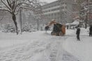 Χιόνια και πάλι στη Λάρισα-Έκλεισαν σχολεία