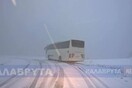 Λεωφορείο με μαθητές εγκλωβίστηκε στα χιόνια στα Καλάβρυτα