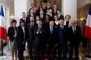 Οι Γάλλοι ζητούν την παραίτηση δυο υπουργών του Μακρόν που εμπλέκονται σε σκάνδαλα