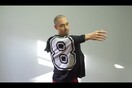 Σκεφτείτε ένα t-shirt που δεν έχει καλή κι ανάποδη (και φοριέται με 4 τρόπους!)