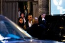 O Ομπάμα πήγε στο Μπρόντγουεϊ για να παρακολουθήσει τον Ντε Βίτο και αποθεώθηκε ξανά