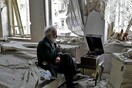 Χαλέπι: Μόνος, με ένα παλιό γραμμόφωνο ανάμεσα στα συντρίμμια
