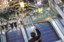 Χονγκ Κονγκ: Σοκαριστικά βίντεο καταγράφουν τη στιγμή που κυλιόμενη σκάλα αλλάζει ξαφνικά πορεία