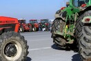Αγρότες "έσπασαν" τον αστυνομικό κλοιό και κατευθύνονται προς το τελωνείο των Ευζώνων