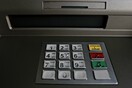 Νέα φυγή καταθέσεων - 2,5 δισεκ. έφυγαν από τις τράπεζες τις τελευταίες 45 ημέρες
